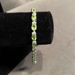 New Natural handmade silver925.  bracelet with peridot stone.