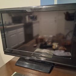 2009 Toshiba Regza 32 in 720p HD LCD TV