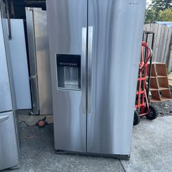 Whirlpool Refrigerator Brand New 90 Days Warranty 