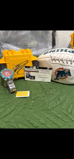 Invicta watch with sign Dan Marino football