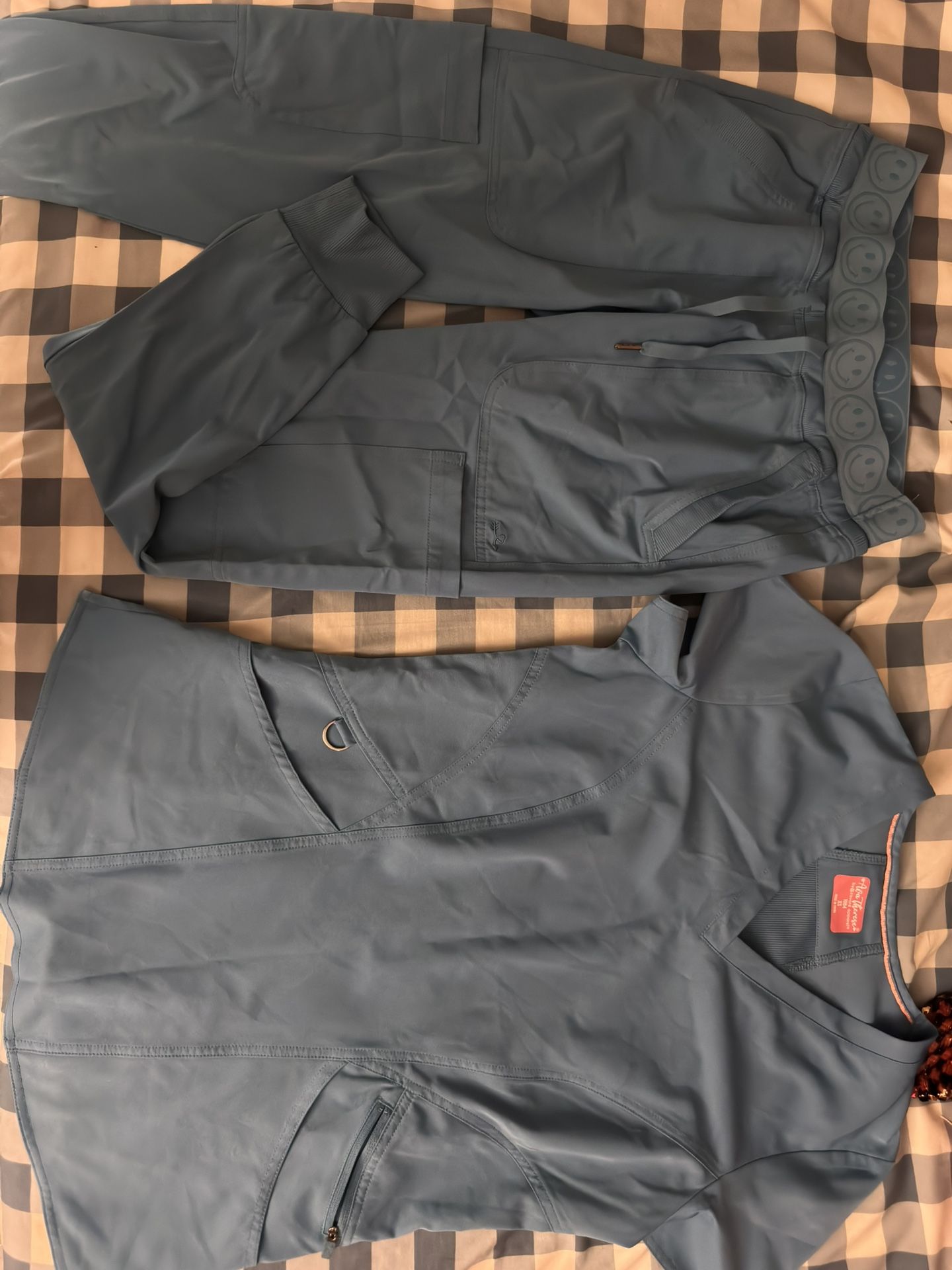 Like New Women’s Scrub Sets