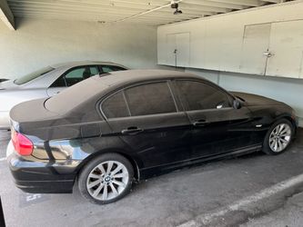 NICE Pre-owned 2011 BMW 328i ( Clean Title, Low Mileage 80,000 )