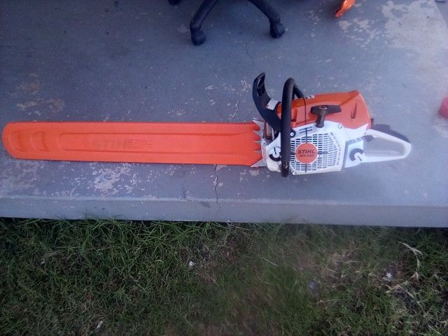 STIHL MS 462 R 28 in. Rollomatic E Standard Bar 72.2 cc Gas Chainsaw Rapid Super Full Skip Chain RSF