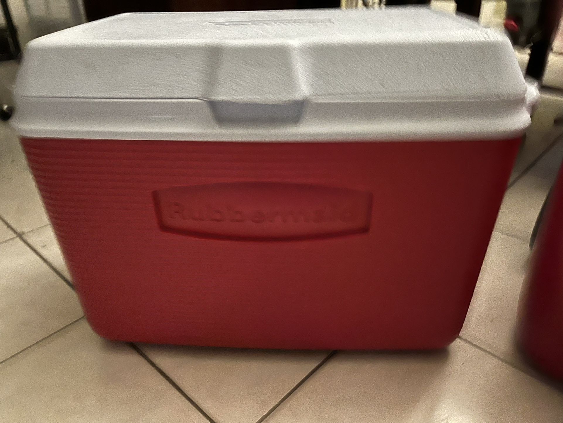 Rubbermaid Cooler