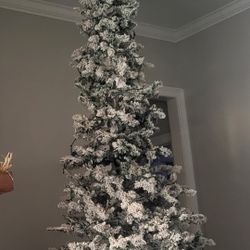 10 Foot Flocked ARTIFICIAL Christmas TREE With Storage Bag.