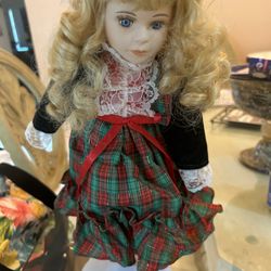 Beautiful Porcelaine Musical Doll With Stand