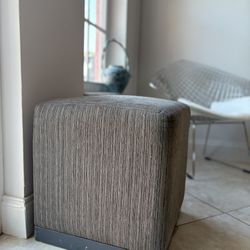 Footrests / Ottomans 