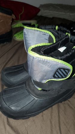 Snow boots size 6 Brand New