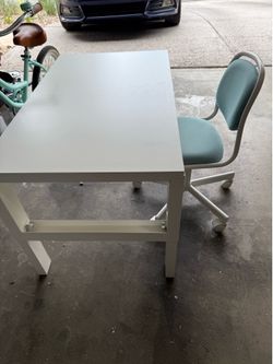 Kid’s adjustable desk and rolling desk chair