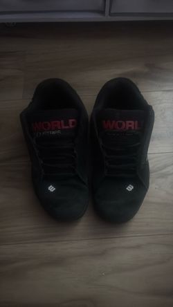 World industries smith bones a low top chunky y2k style featuring skeleton and skull graphics size 7 us