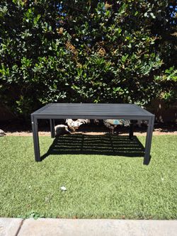 Outdoor steel slat end table steel color: black