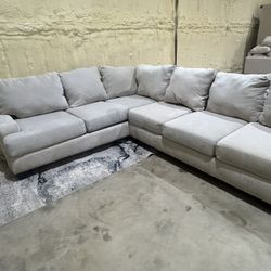 Sectional/couch/sofa/sala