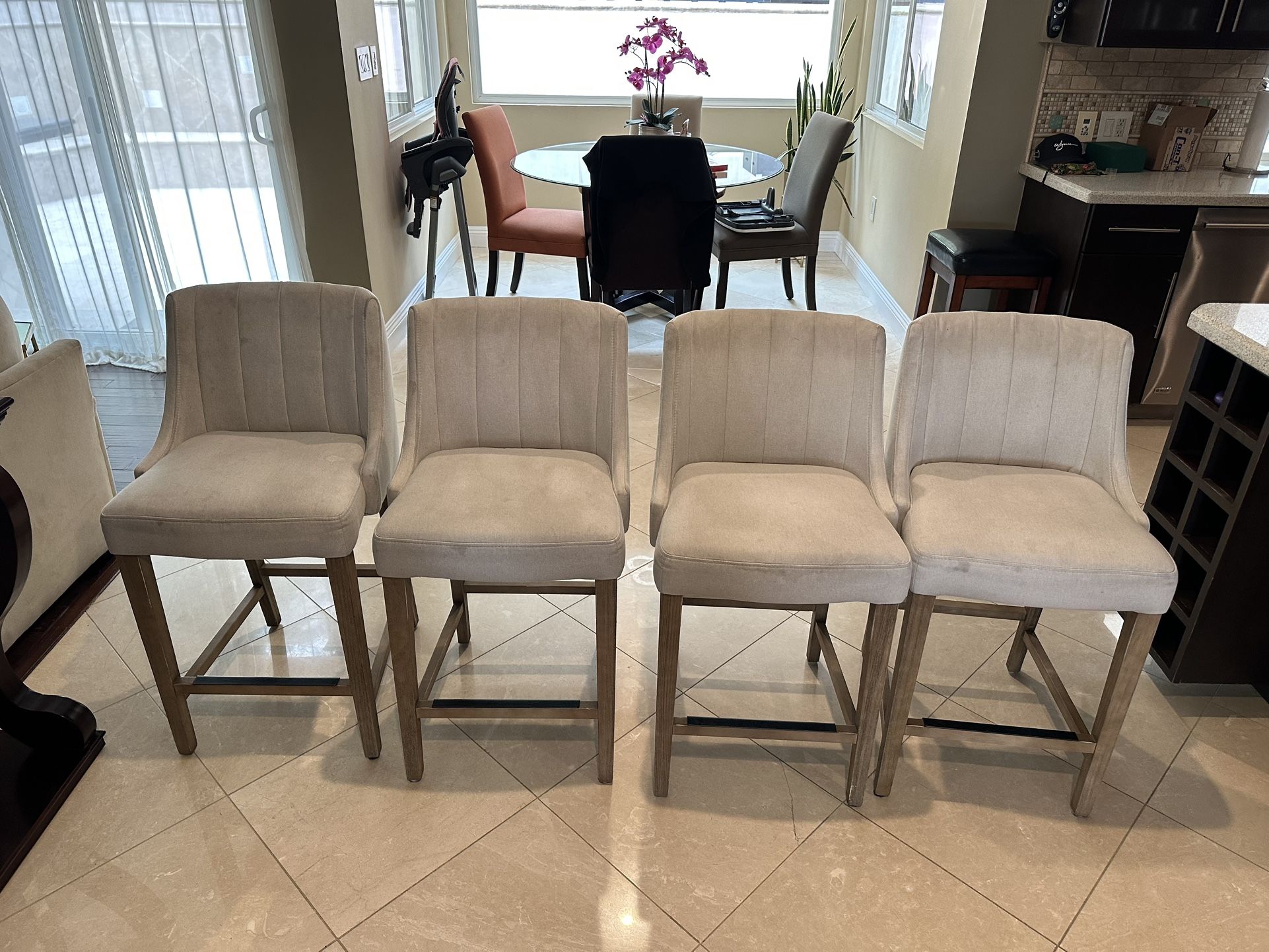 4 Countertop Chairs