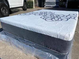 Cal King Bamboo Cool Gel Memory Foam!!