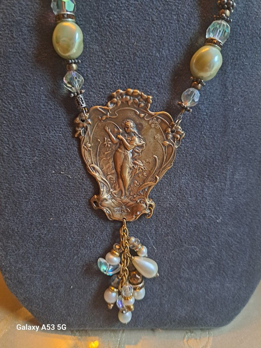 ART NOUVEAU NECKLACE