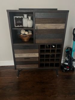 Kitchen/dinning room storage