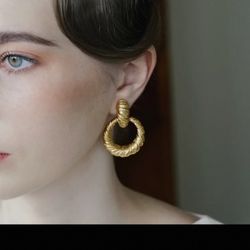 vintage-Inspired Gold Twisted Hoop Earrings – Temple of the Sun Style