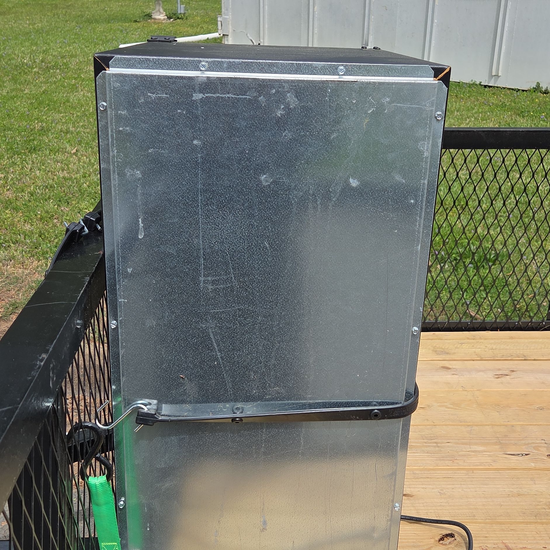 Mini refrigerator and freezer with ice maker