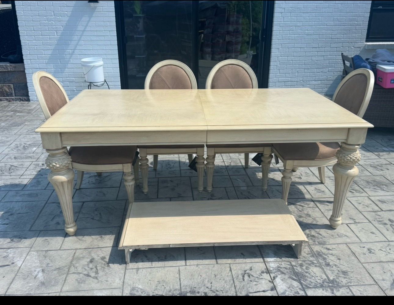 Beautiful Dining Room Set – Table + Chairs ✨