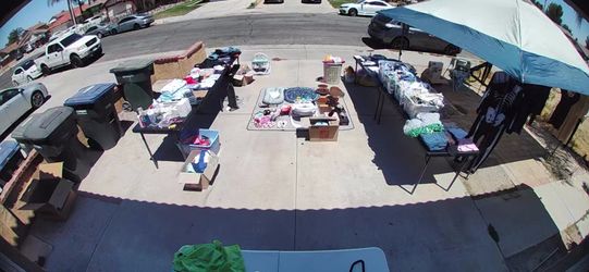 (YARD SALE)