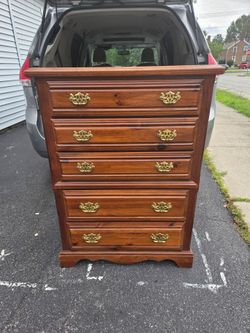 Gorgeous 5-Drawer Dresser by Broyhill