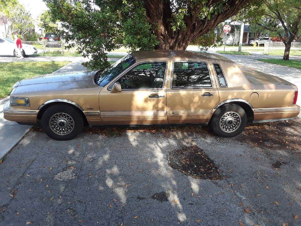 Lincoln tow car 96 ejecutivo