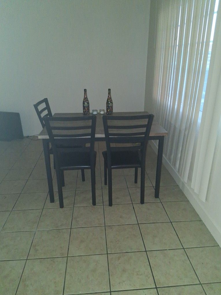 Nice Dining Room Table N Chairs