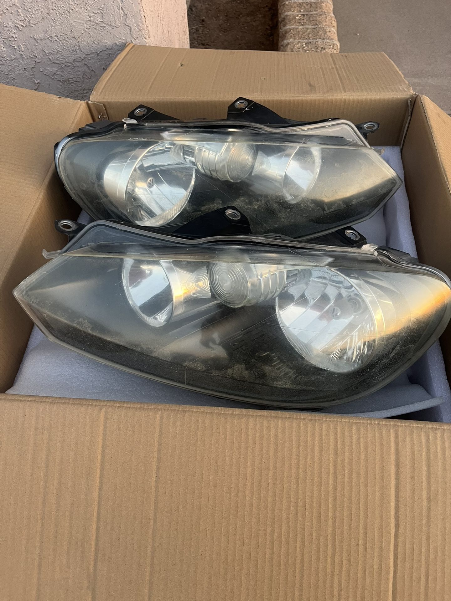 Volkswagen Gti 2010-2014 OEM headlights