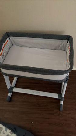 Bed side bassinet