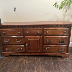 Dresser 7 Drawers 1 Cabinet With Nightstands 