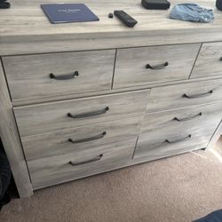 Bedroom Set With Dresser’s And Mattress For Sale 