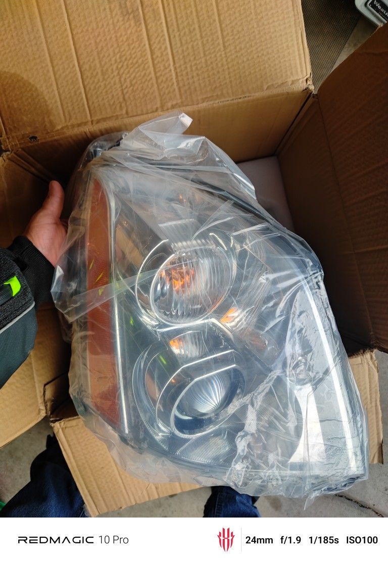 2006 Cadillac DTS headlights BRAND NEW!