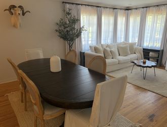 Dining table W 6 Chairs (World Market)