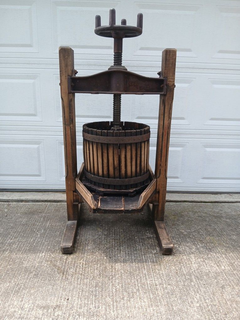 Antique Iron & Wood Grape/Fruit Press (Extra Large)