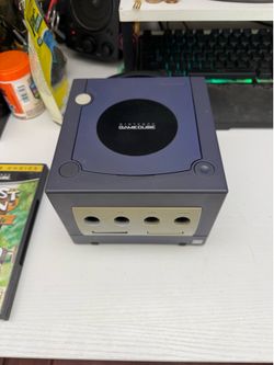 Nintendo GameCube + Games Resident Evil, Resident evil 4, Harvest Moon a wonderful life Need for speed underground and Hunter The Reckoning
