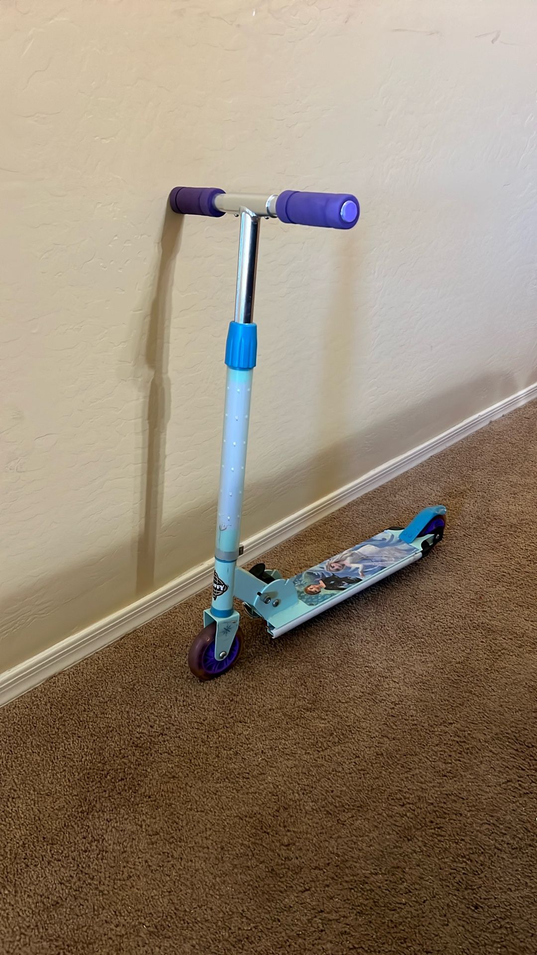Light Up Disney frozen Scooter