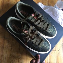 Pumas Women Size 10