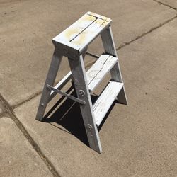 White Stepladder/plant Stand 🌵7th St/Thunderbird 