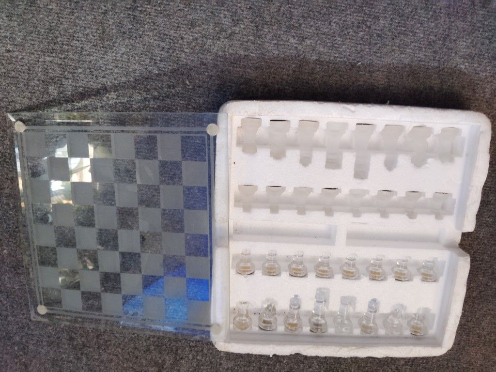 Free Glass Chess Set