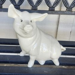Cute Farmhouse Ceramic Pig Statue 🐖