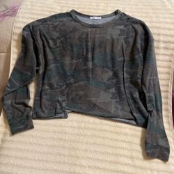 Women’s long sleeve top