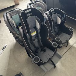 Graco Extend2Fit Car seats