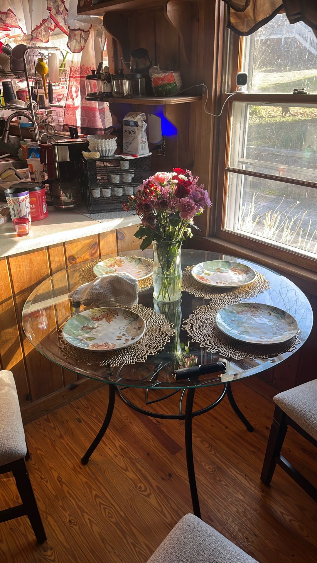 Glass Tabel And 4 Chairs