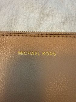 Micheal Kors Wristlet purse - beige cream
