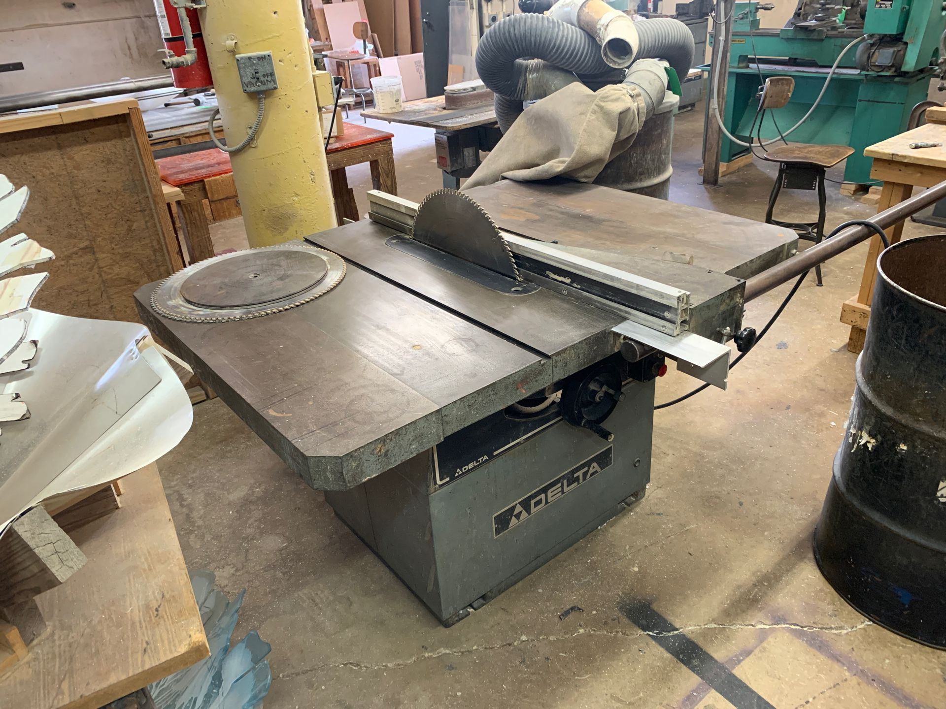 Saw table Delta RT 40 with Dust Master Reduced price must go