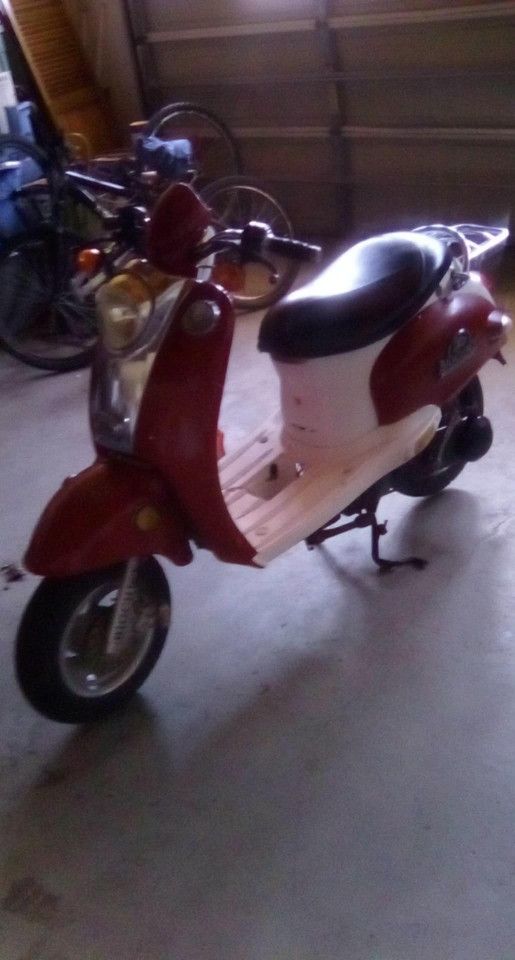 2005 Big Chief Motor Scooter