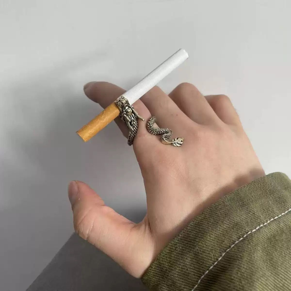 Cigarette clip ring, smoking ring, cigarette holder jewelry ring, dragon-shaped ring