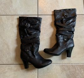 Women’s Black boots size 8