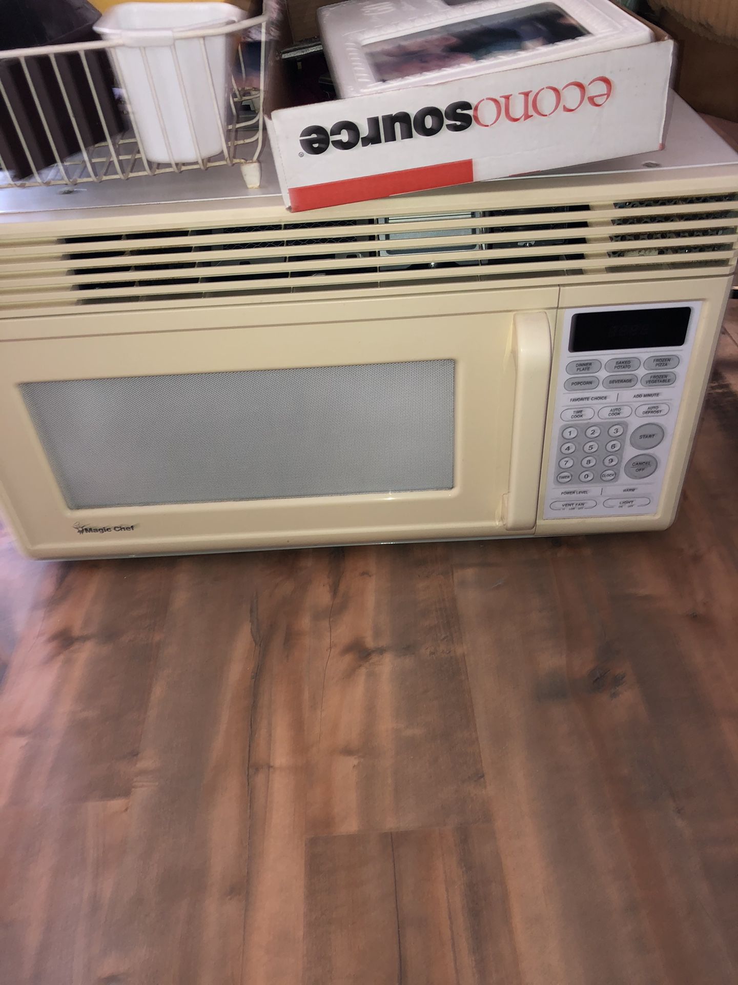 Microwave/vent hood. Over the stove type.