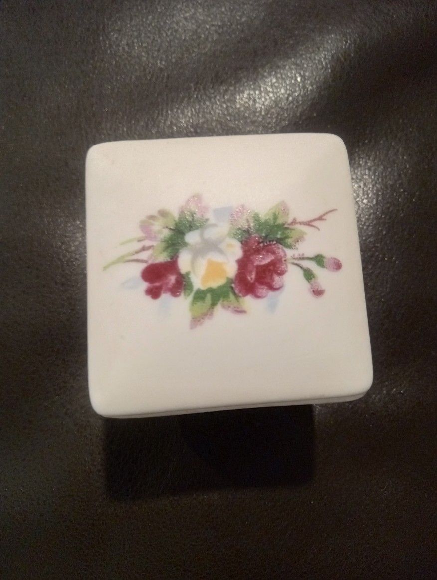 Karen Carson Vintage Floral Matte Footed Trinket Box